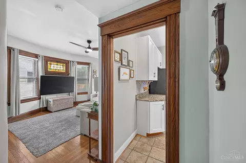 Entry Way - 2913 Minot Ave, Cincinnati, OH 45209 photo 7 of 14