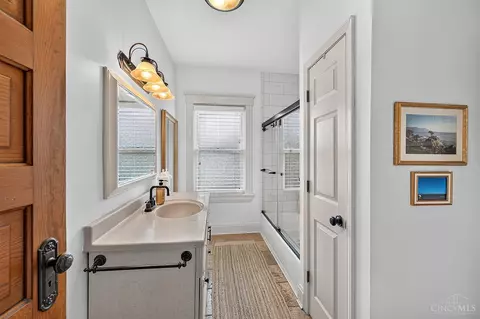 Bath - 2913 Minot Ave, Cincinnati, OH 45209 photo 2 of 3