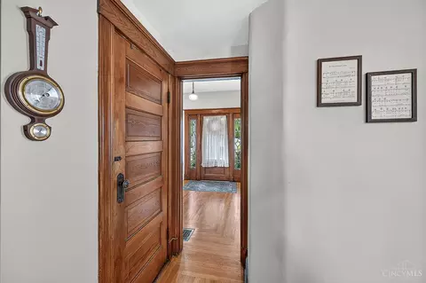 Entry Way - 2913 Minot Ave, Cincinnati, OH 45209 photo 8 of 14