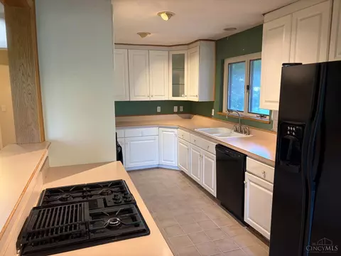 Kitchen - 454 Beechtree Dr, Cincinnati, OH 45224 photo 2 of 2