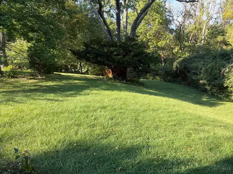 Exterior - 454 Beechtree Dr, Cincinnati, OH 45224 photo 5 of 8