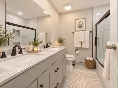 Bath - 10934 Fallstone Dr, Cincinnati, OH 45246 photo 5 of 15