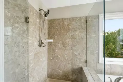 Bath - 10934 Fallstone Dr, Cincinnati, OH 45246 photo 7 of 15