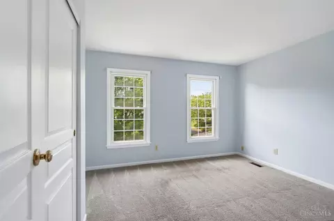 Bedroom - 10934 Fallstone Dr, Cincinnati, OH 45246 photo 6 of 7