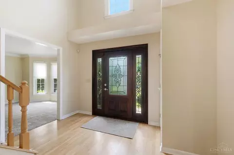 Entry Way - 10934 Fallstone Dr, Cincinnati, OH 45246 photo 2 of 8