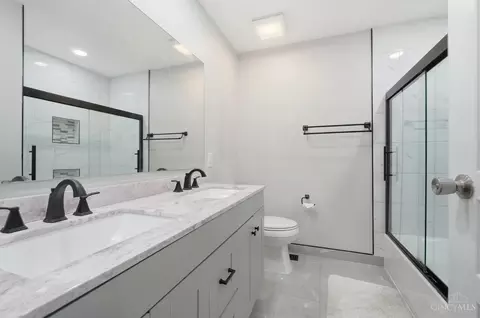 Bath - 10934 Fallstone Dr, Cincinnati, OH 45246 photo 8 of 15