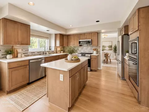 Kitchen - 10934 Fallstone Dr, Cincinnati, OH 45246 photo 1 of 8