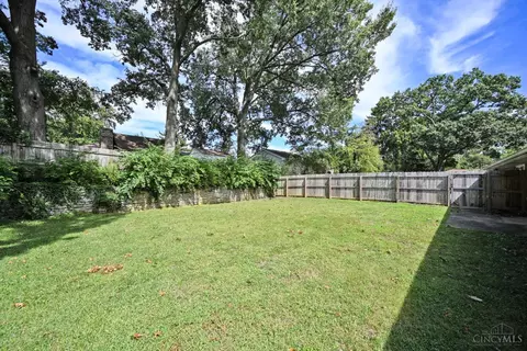 Exterior - 3654 Galbraith Rd, Cincinnati, OH 45236 photo 6 of 8