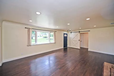 Living - 3654 Galbraith Rd, Cincinnati, OH 45236 photo 5 of 10