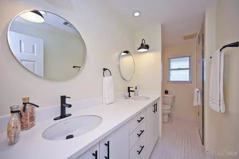 Bath - 3654 Galbraith Rd, Cincinnati, OH 45236 photo 2 of 3