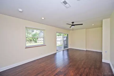 Living - 3654 Galbraith Rd, Cincinnati, OH 45236 photo 10 of 10