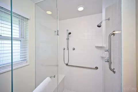 Bath - 3654 Galbraith Rd, Cincinnati, OH 45236 photo 3 of 3