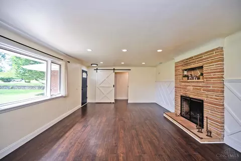 Living - 3654 Galbraith Rd, Cincinnati, OH 45236 photo 8 of 10