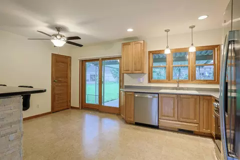 Kitchen - 10111 Zig Zag Rd, Blue Ash, OH 45242 photo 3 of 3