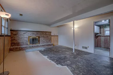 Living - 200 Westbrook Dr, Harrison, OH 45030 photo 5 of 5