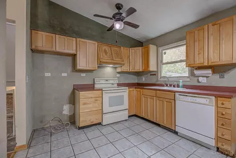 Kitchen - 200 Westbrook Dr, Harrison, OH 45030 photo 1 of 3