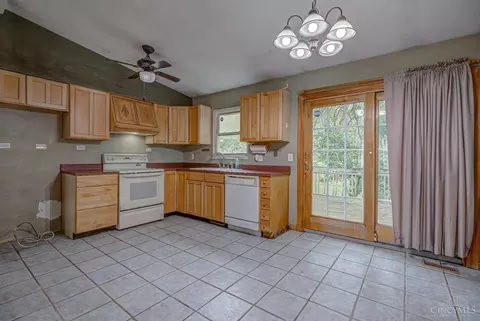 Kitchen - 200 Westbrook Dr, Harrison, OH 45030 photo 2 of 3