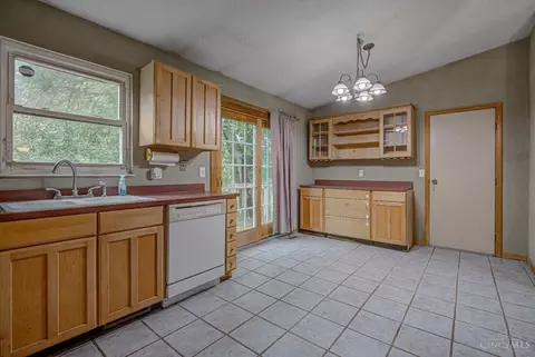 Kitchen - 200 Westbrook Dr, Harrison, OH 45030 photo 3 of 3