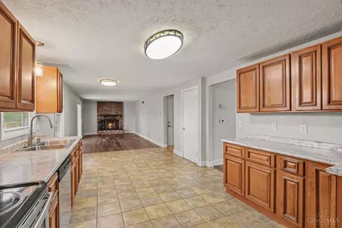 11258 Lodgeview Ct, Forest Park, OH 45240 photo 4