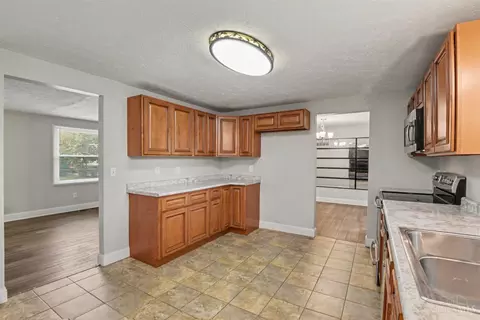 11258 Lodgeview Ct, Forest Park, OH 45240 photo 9