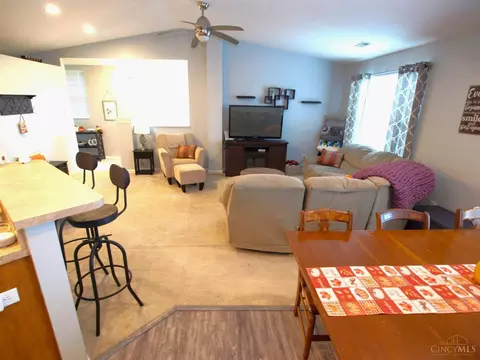 Living - 7609 Skyview Cir, Cincinnati, OH 45248 photo 2 of 3
