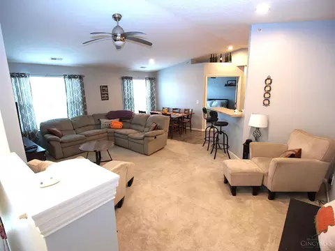 Living - 7609 Skyview Cir, Cincinnati, OH 45248 photo 1 of 3