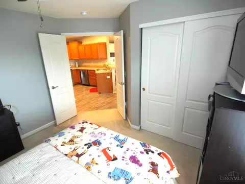 Bedroom - 7609 Skyview Cir, Cincinnati, OH 45248 photo 2 of 3