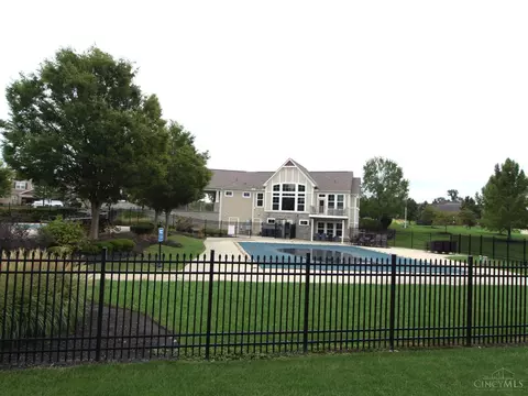 Exterior - 7609 Skyview Cir, Cincinnati, OH 45248 photo 3 of 4