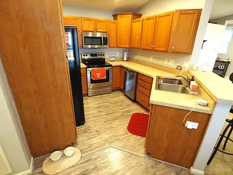 Kitchen - 7609 Skyview Cir, Cincinnati, OH 45248 photo 1 of 3