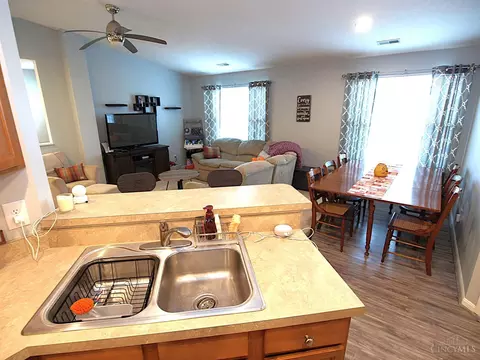 Kitchen - 7609 Skyview Cir, Cincinnati, OH 45248 photo 3 of 3