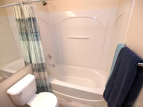 Bath - 7609 Skyview Cir, Cincinnati, OH 45248 photo 3 of 3