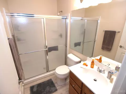 Bath - 7609 Skyview Cir, Cincinnati, OH 45248 photo 1 of 3