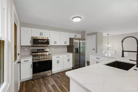 Kitchen - 2618 Hunt Rd, Reading, OH 45236 photo 3 of 4