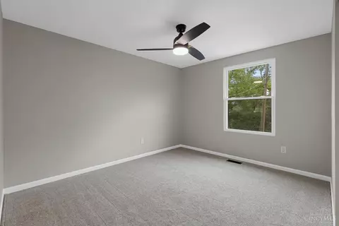 Bedroom - 2618 Hunt Rd, Reading, OH 45236 photo 5 of 6