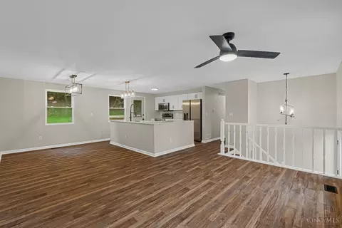 Living - 2618 Hunt Rd, Reading, OH 45236 photo 2 of 7