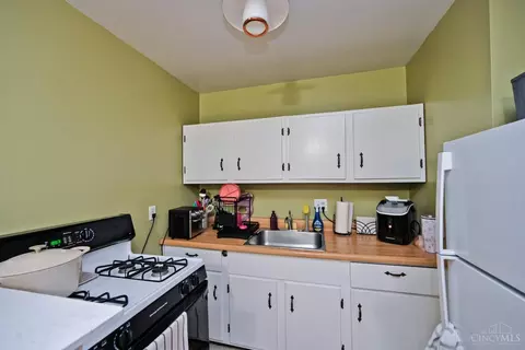 Kitchen - 3901 Millsbrae Ave, Cincinnati, OH 45209 photo 2 of 2