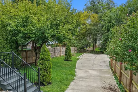 Exterior - 3722 Drake Ave, Cincinnati, OH 45209 photo 4 of 6