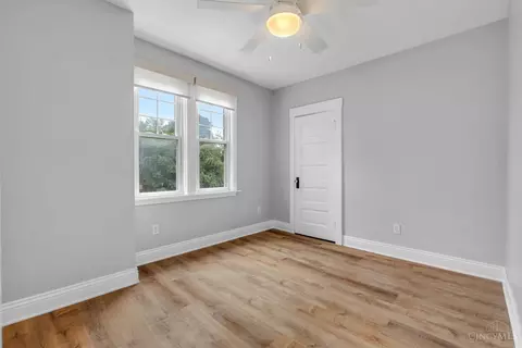 Bedroom - 3722 Drake Ave, Cincinnati, OH 45209 photo 2 of 7