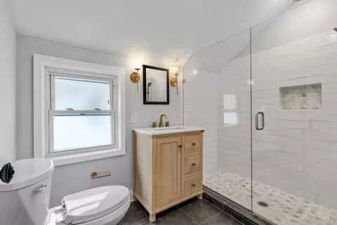 Bath - 3722 Drake Ave, Cincinnati, OH 45209 photo 2 of 5