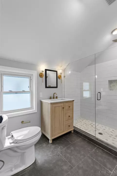 Bath - 3722 Drake Ave, Cincinnati, OH 45209 photo 3 of 5