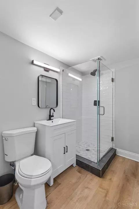 Bath - 3722 Drake Ave, Cincinnati, OH 45209 photo 5 of 5