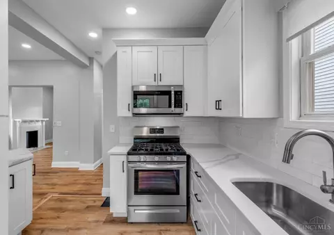 Kitchen - 3722 Drake Ave, Cincinnati, OH 45209 photo 1 of 2