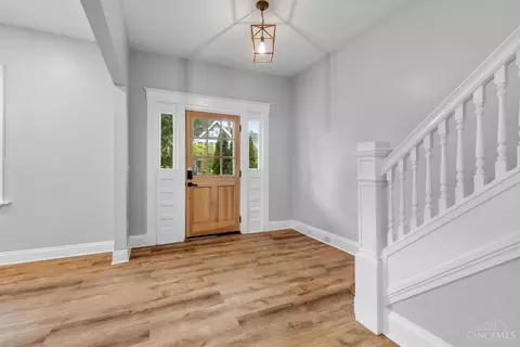 Entry Way - 3722 Drake Ave, Cincinnati, OH 45209 photo 1 of 3