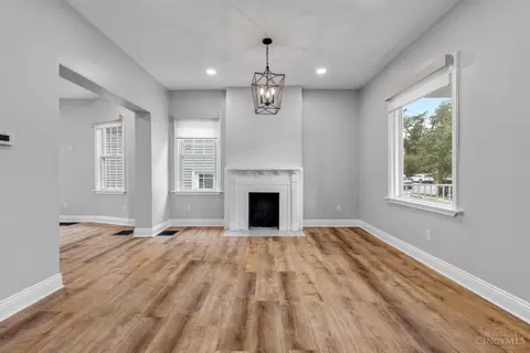 Living - 3722 Drake Ave, Cincinnati, OH 45209 photo 1 of 3