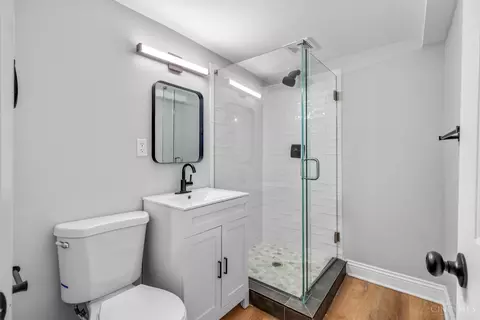 Bath - 3722 Drake Ave, Cincinnati, OH 45209 photo 4 of 5