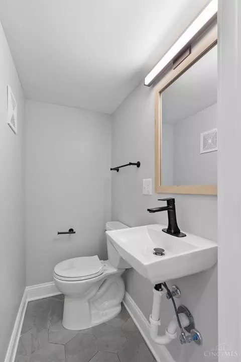 Bath - 3722 Drake Ave, Cincinnati, OH 45209 photo 1 of 5