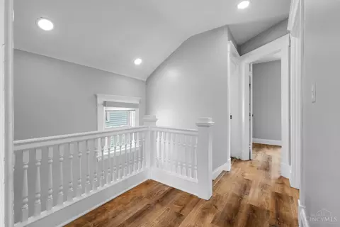 Entry Way - 3722 Drake Ave, Cincinnati, OH 45209 photo 3 of 3