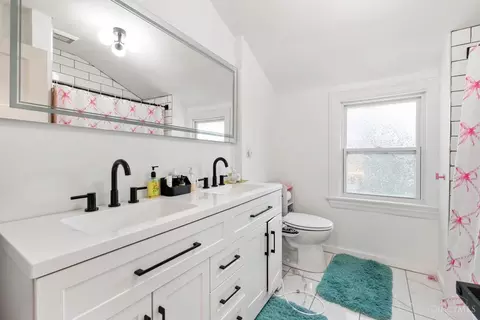 Bath - 1120 Carson Ave, Cincinnati, OH 45205 photo 3 of 4