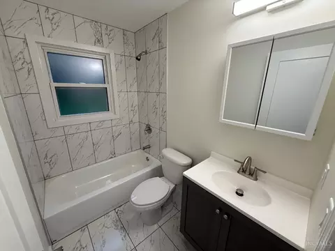 Bath - 3985 Mantell Ave, Cincinnati, OH 45236 photo 1 of 3