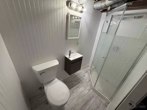 Bath - 3985 Mantell Ave, Cincinnati, OH 45236 photo 3 of 3